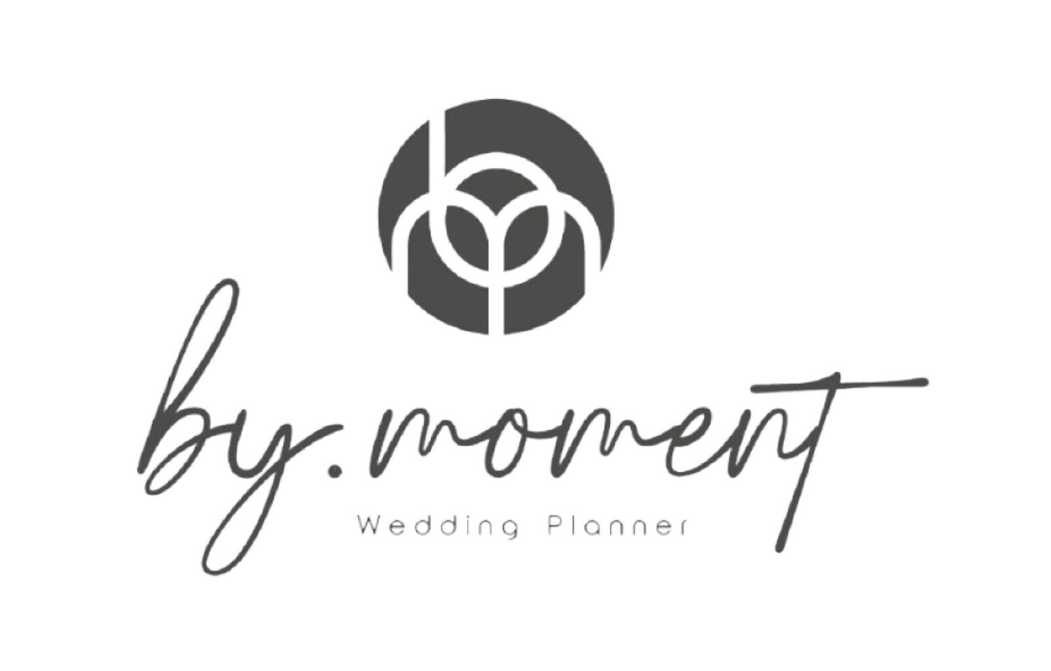 Logo by.moment